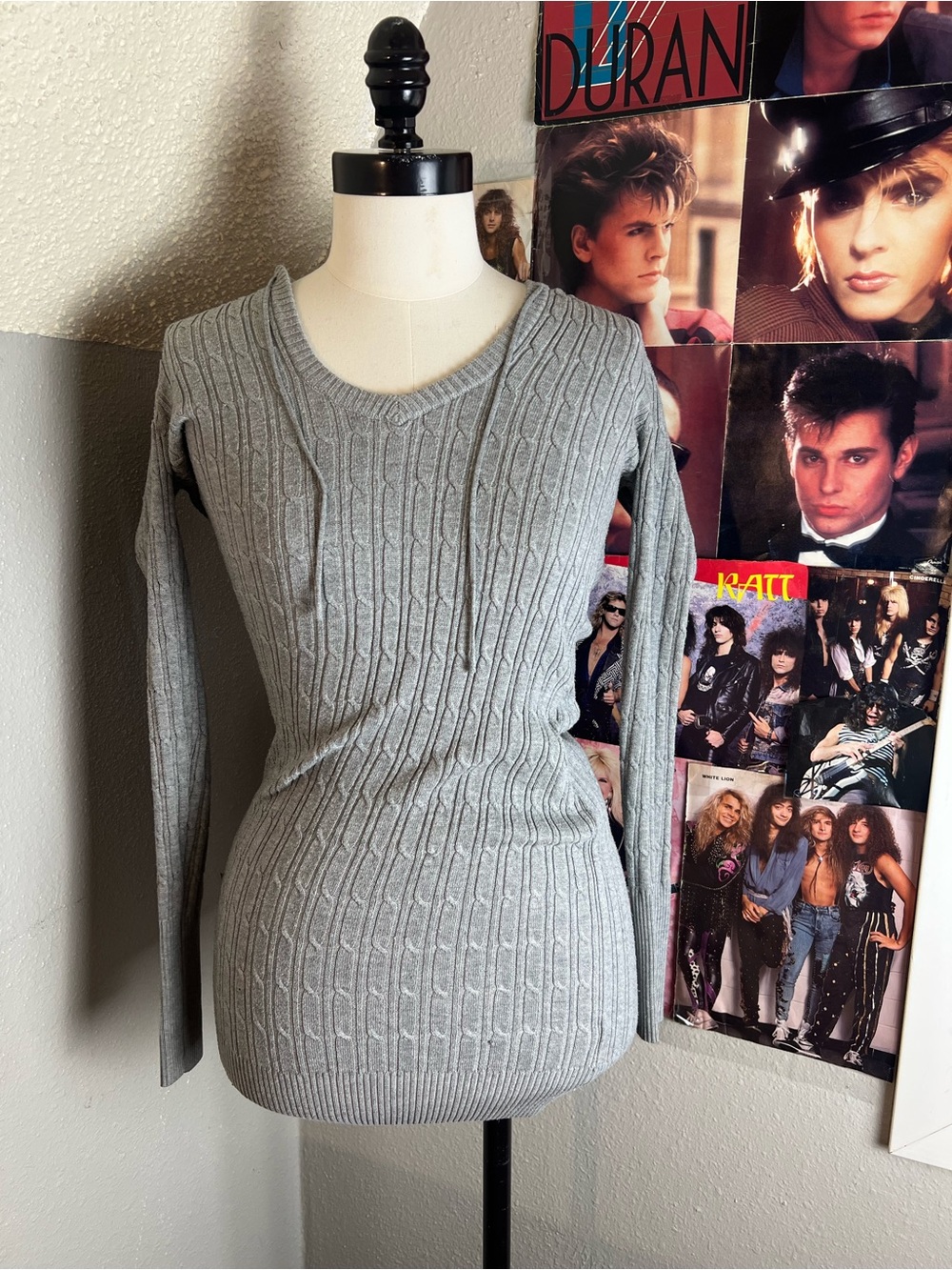 PattyBoutik Light Gray Cable Knit Scoop Neck Sweater